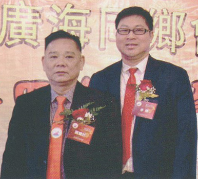 两位领导台前合照